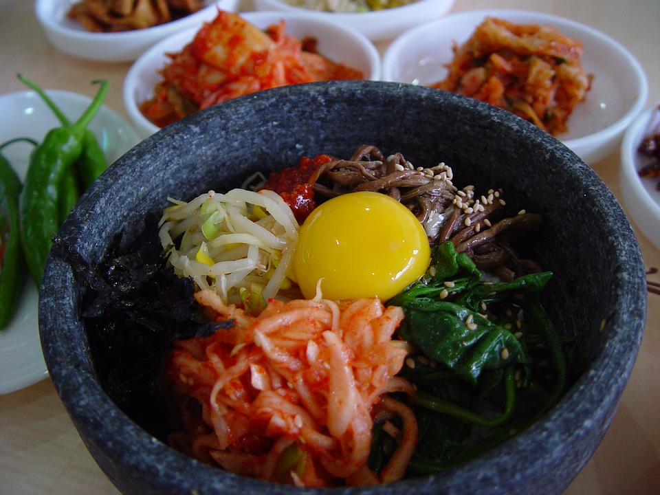 bibimbap coreano con uovo