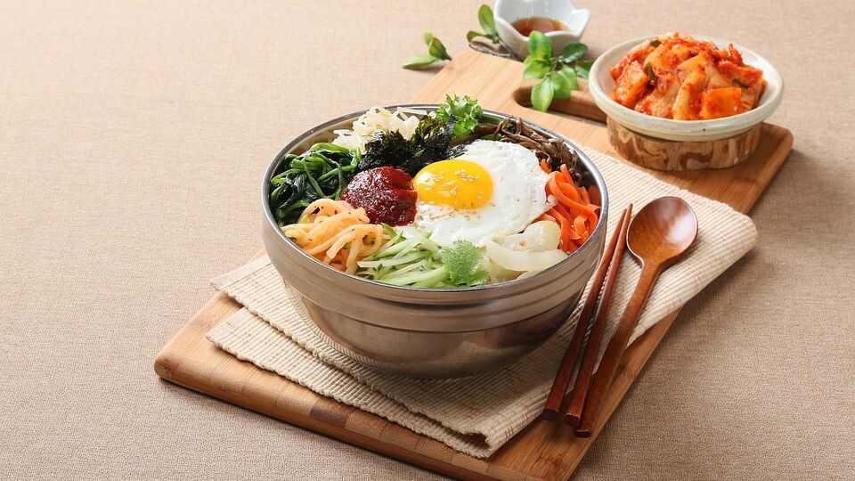 bibimbap di riso e verdure