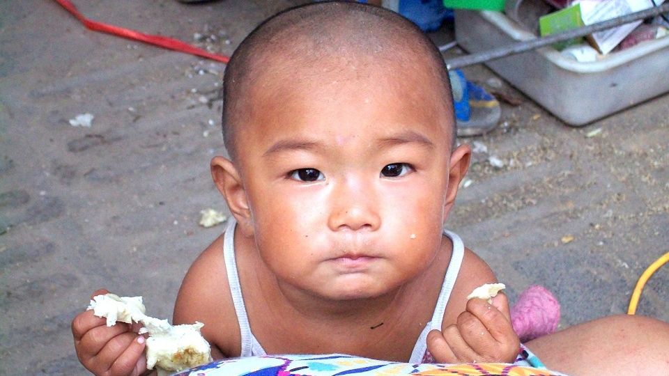 bambini lasciati "indietro" in Cina