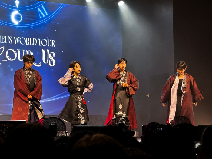 Gli honeus indossano hanbok