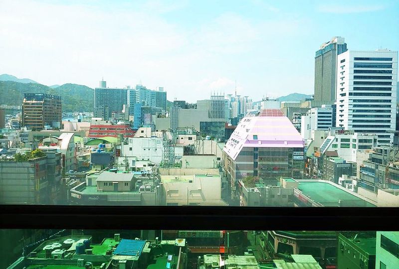 Veduta di Busan dalla finestra